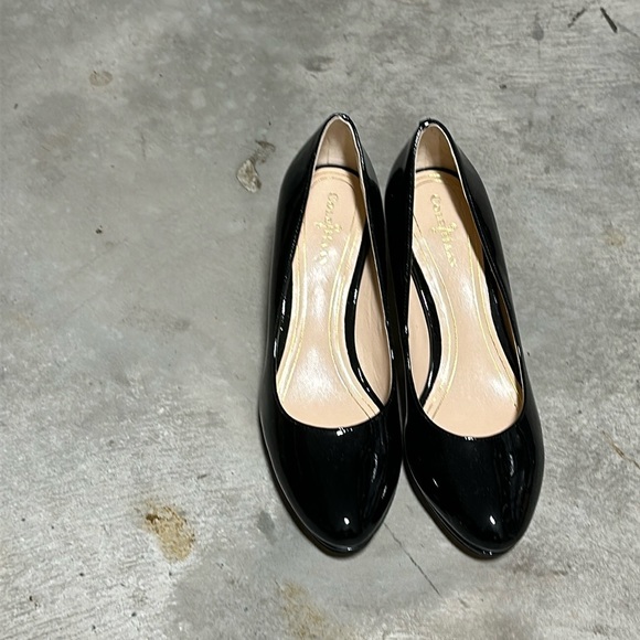 Cole Haan Brand Black heels /Size 6.5 AA‎ / H-15 - Picture 1 of 4